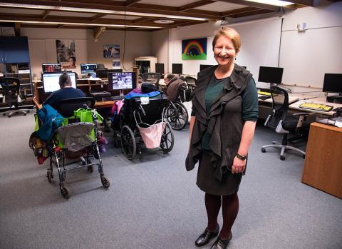Elizabeth standing in computer lab