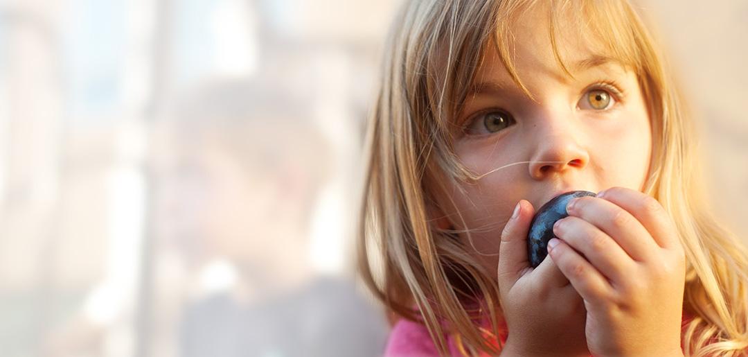 child eating fruit