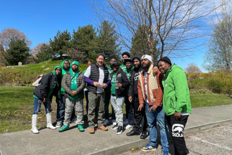 Volunteers gathering with Mayor Bruce Harell 