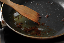 Cooking pan with oil and grease