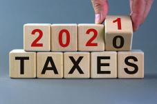 Blocks with letters spelling out "2021 Taxes"