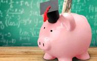 Pink piggy bank, pig wears graduation cap