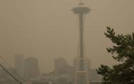 Seattle Space Needle in a haze caused by smoke from wildfires