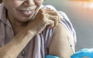 Elderly woman vaccinated