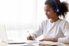 Student learning online 