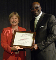 Virginia Felton accepted the NAHRO Award of Merit from the organization’s president, Akinola Popoola.